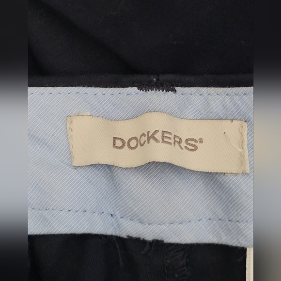 Dockers Ladies Navy Blue Khaki Pant Flat Front Cropped Slightly Flare Leg Cotton - Picture 3 of 4